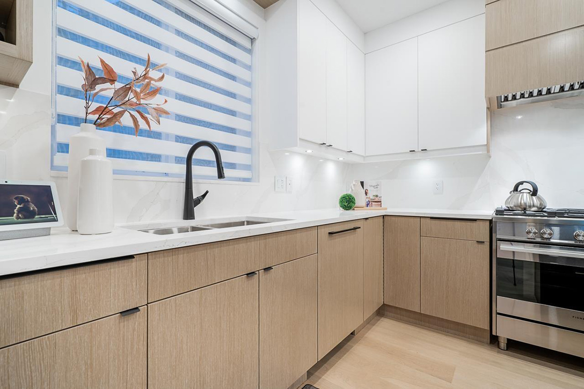 3210 CHARLES ST, Vancouver East 11
