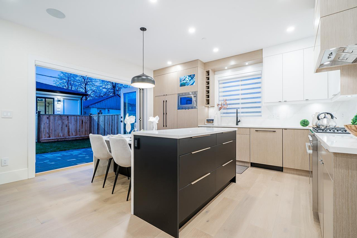 3210 CHARLES ST, Vancouver East 13