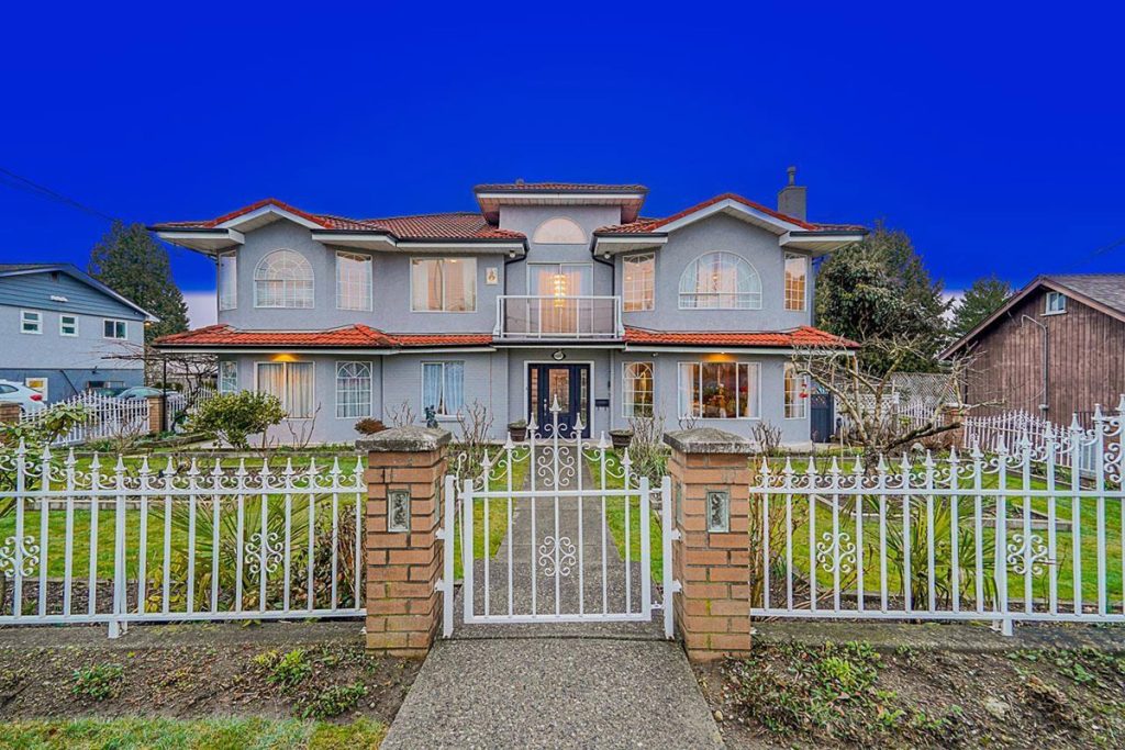 4849 Canada Way, Burnaby North