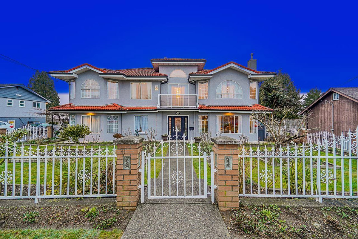4849 Canada Way, Burnaby North