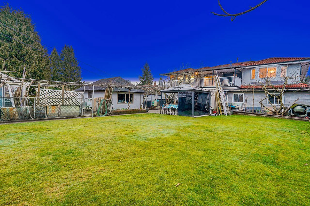4849 Canada Way, Burnaby North 32