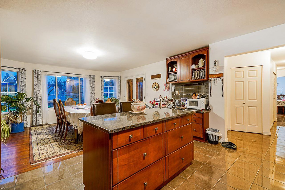 4849 Canada Way, Burnaby North 7
