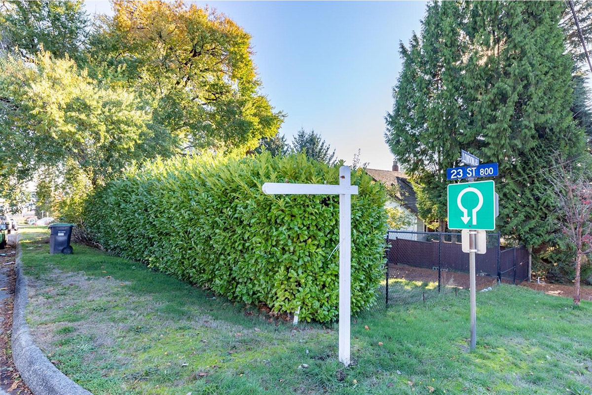 860 Twenty Third Street, New Westminster