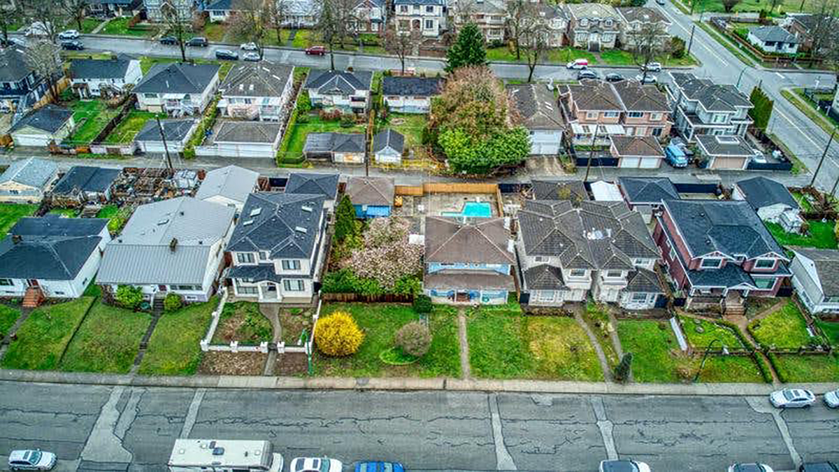3775 Elmwood Street, Burnaby 35