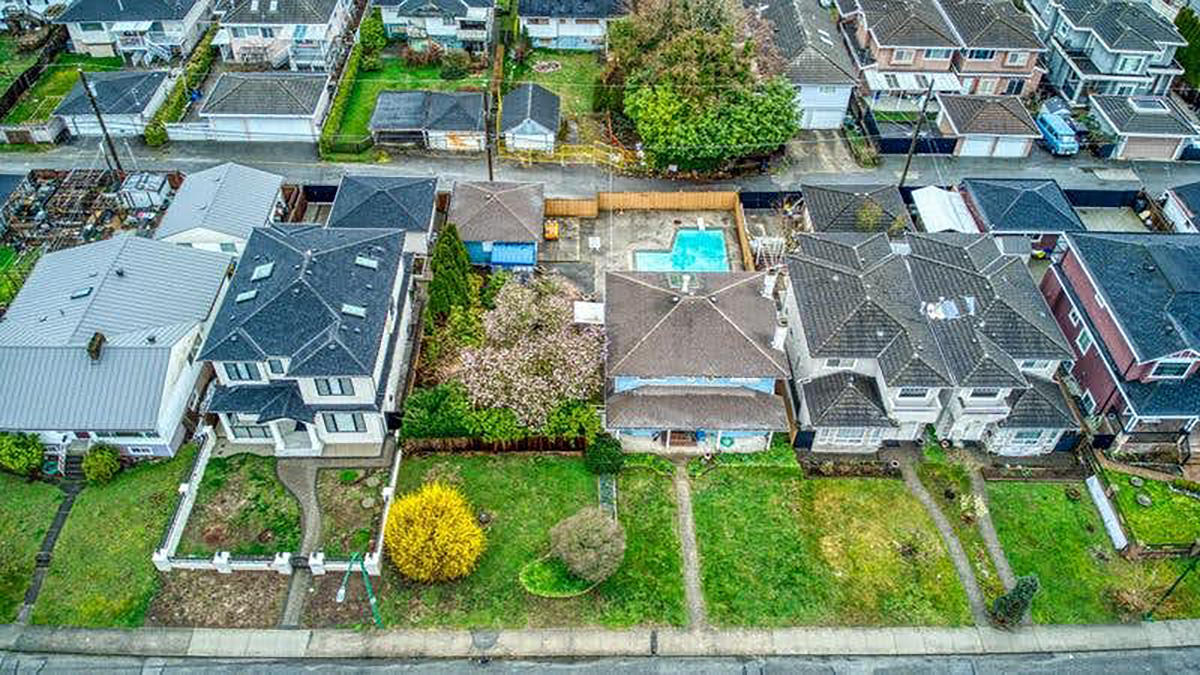 3775 Elmwood Street, Burnaby 36
