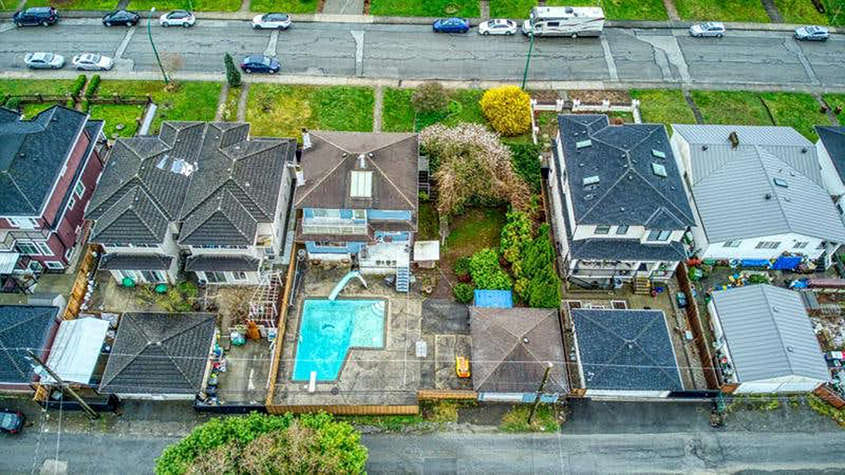 3775 Elmwood Street, Burnaby 34