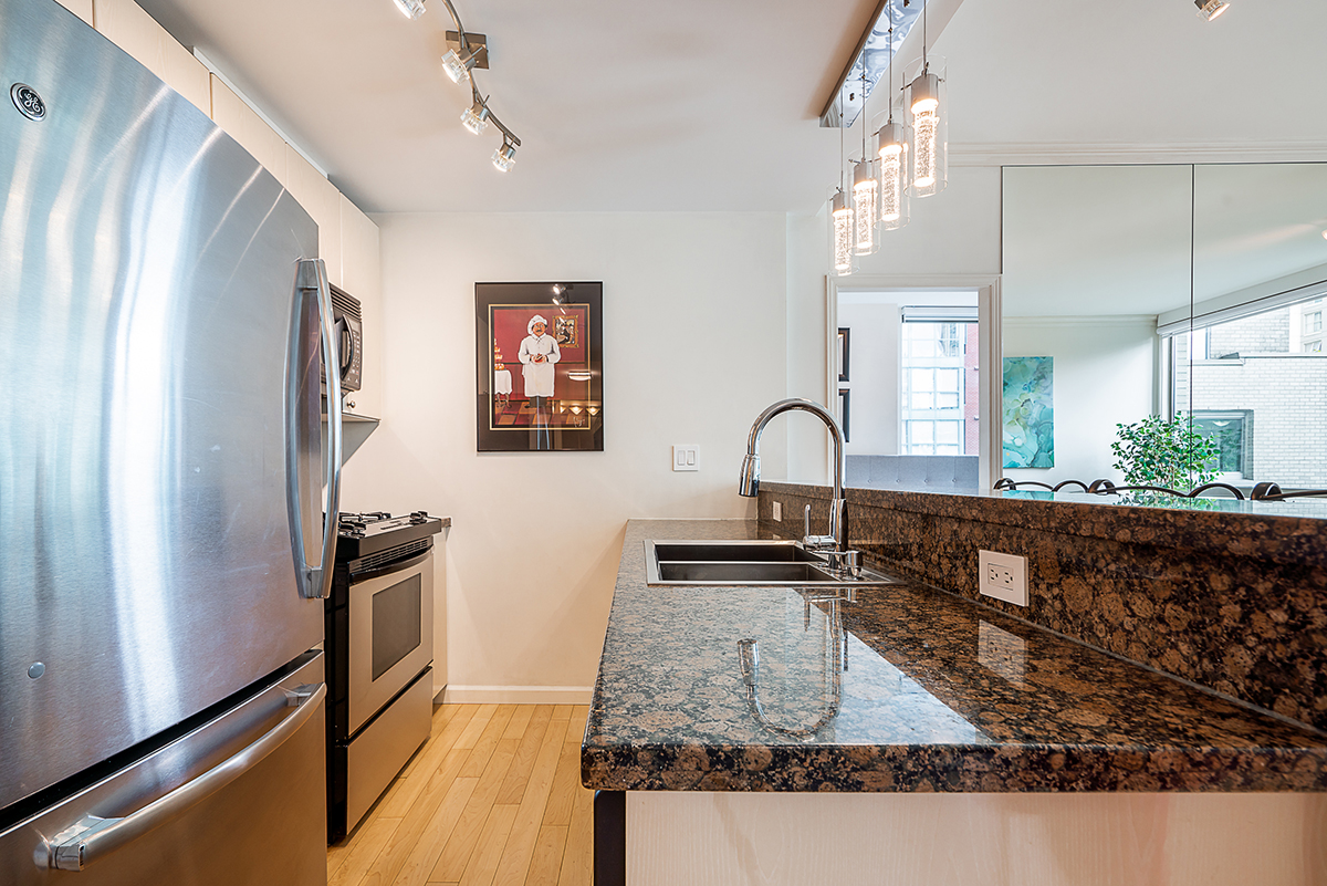 301 928 Richards Street, Vancouver 8