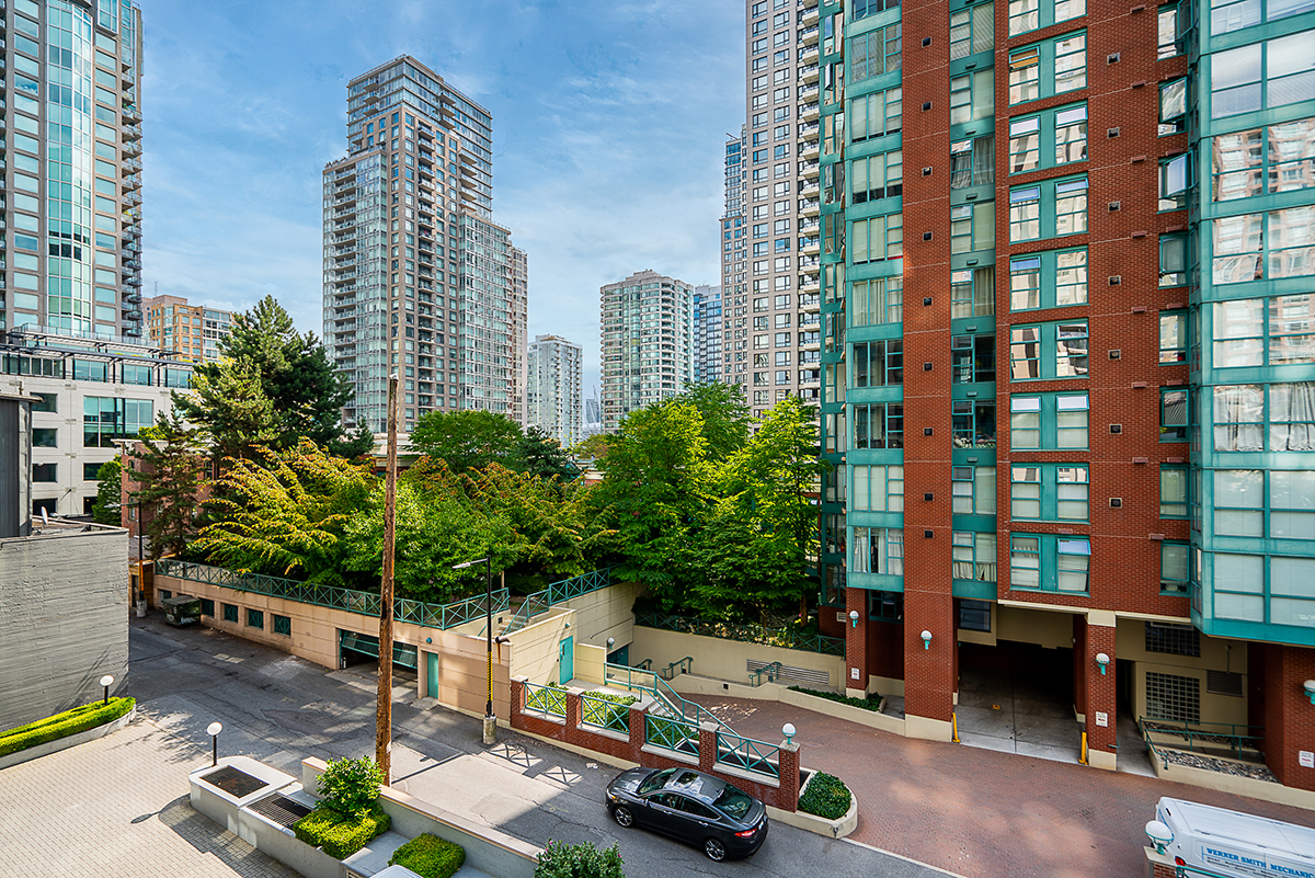 301 928 Richards Street, Vancouver 32