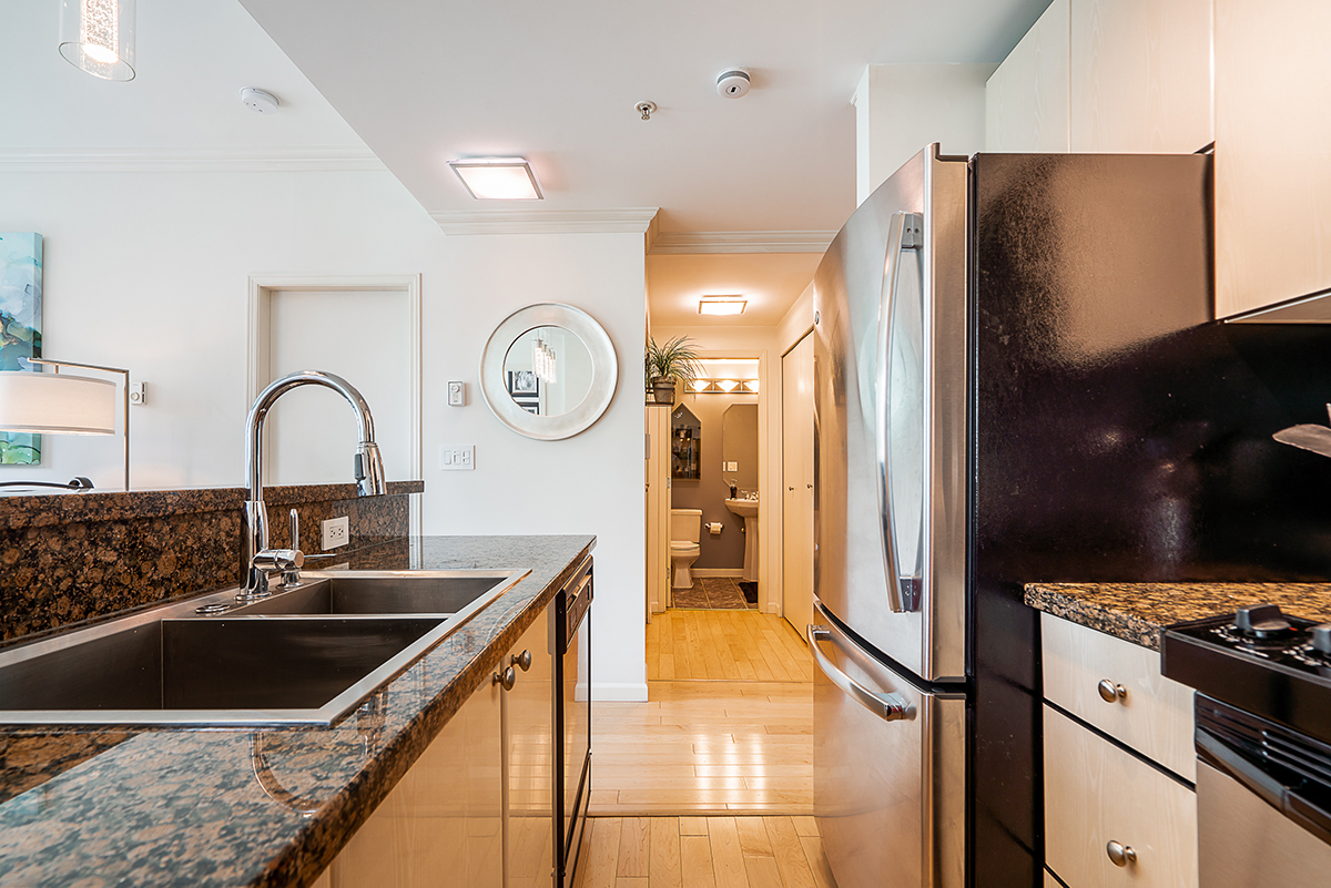 301 928 Richards Street, Vancouver 9