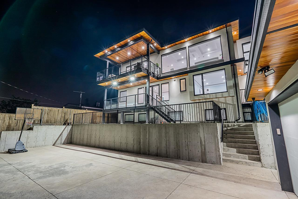 8871 Monroe Avenue, Burnaby 30