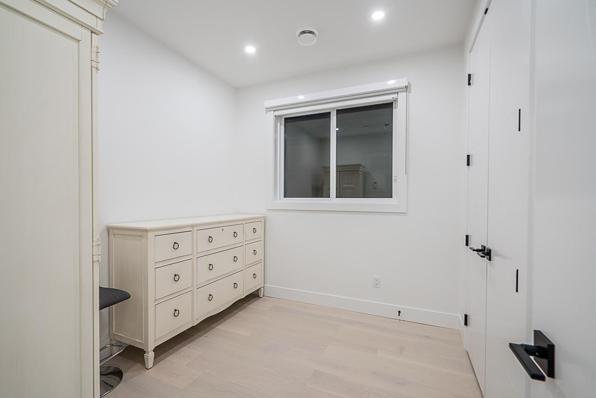 8144 16th Avenue, Burnaby 31