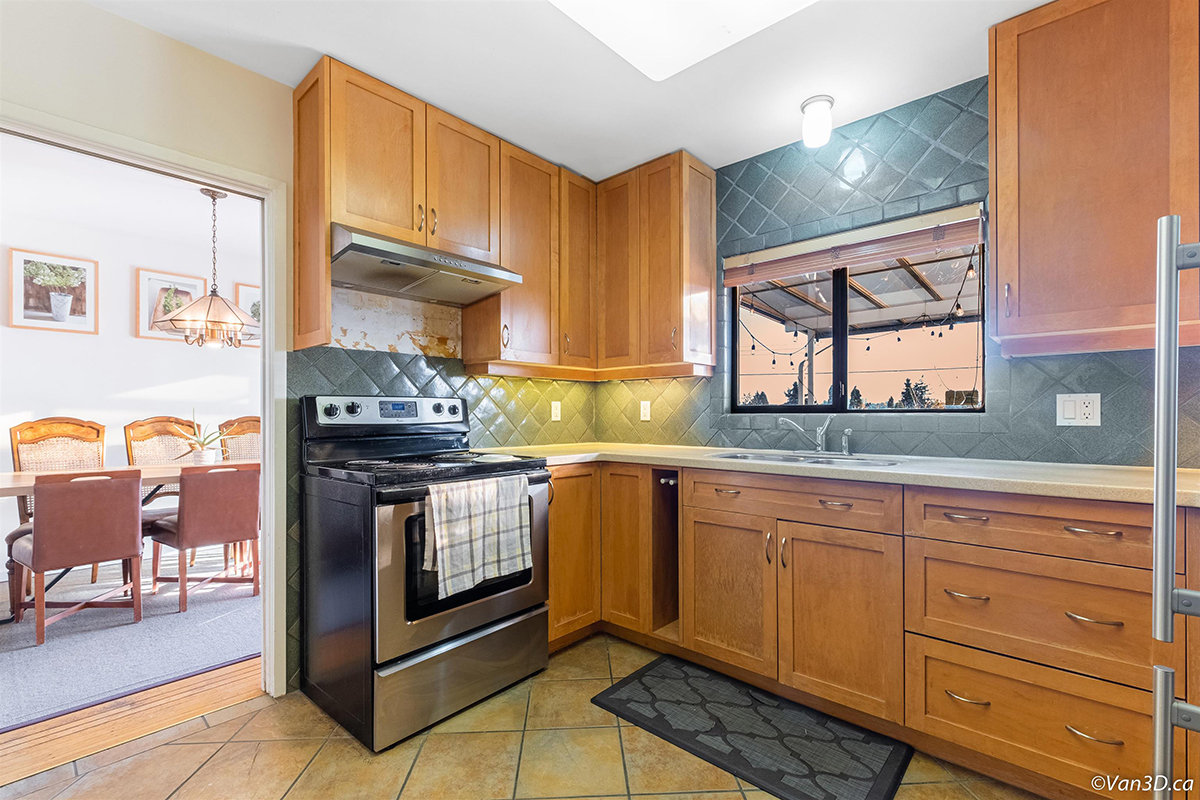 6050 Buchanan Street, Burnaby 9