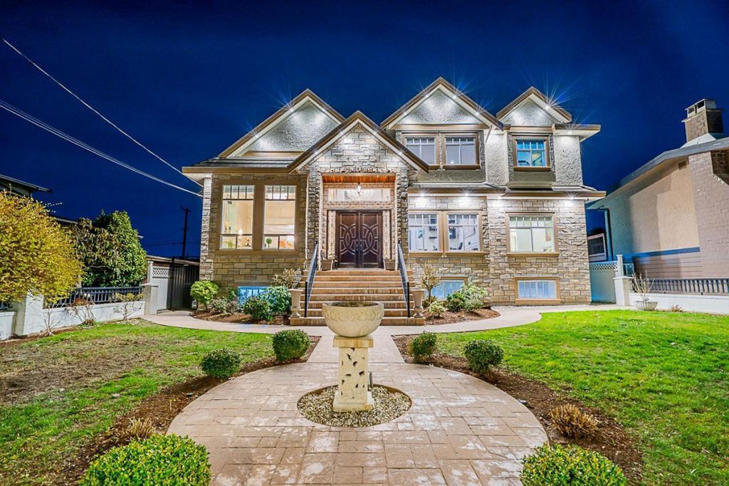 8768 Armstrong Avenue, Burnaby
