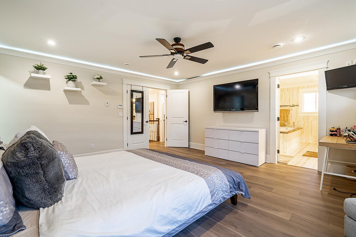 8768 Armstrong Avenue, Burnaby 23