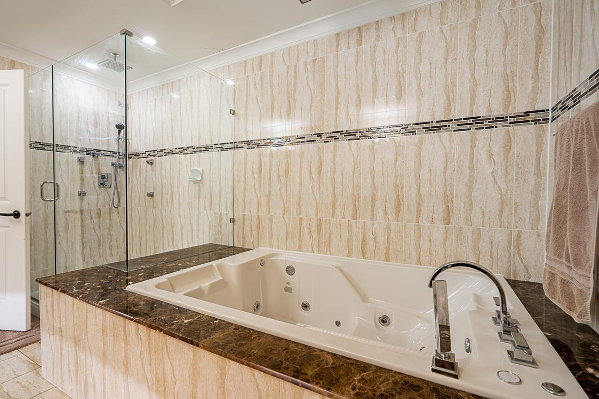 8768 Armstrong Avenue, Burnaby 25