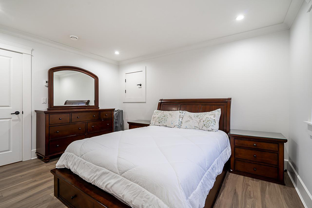 8768 Armstrong Avenue, Burnaby 26