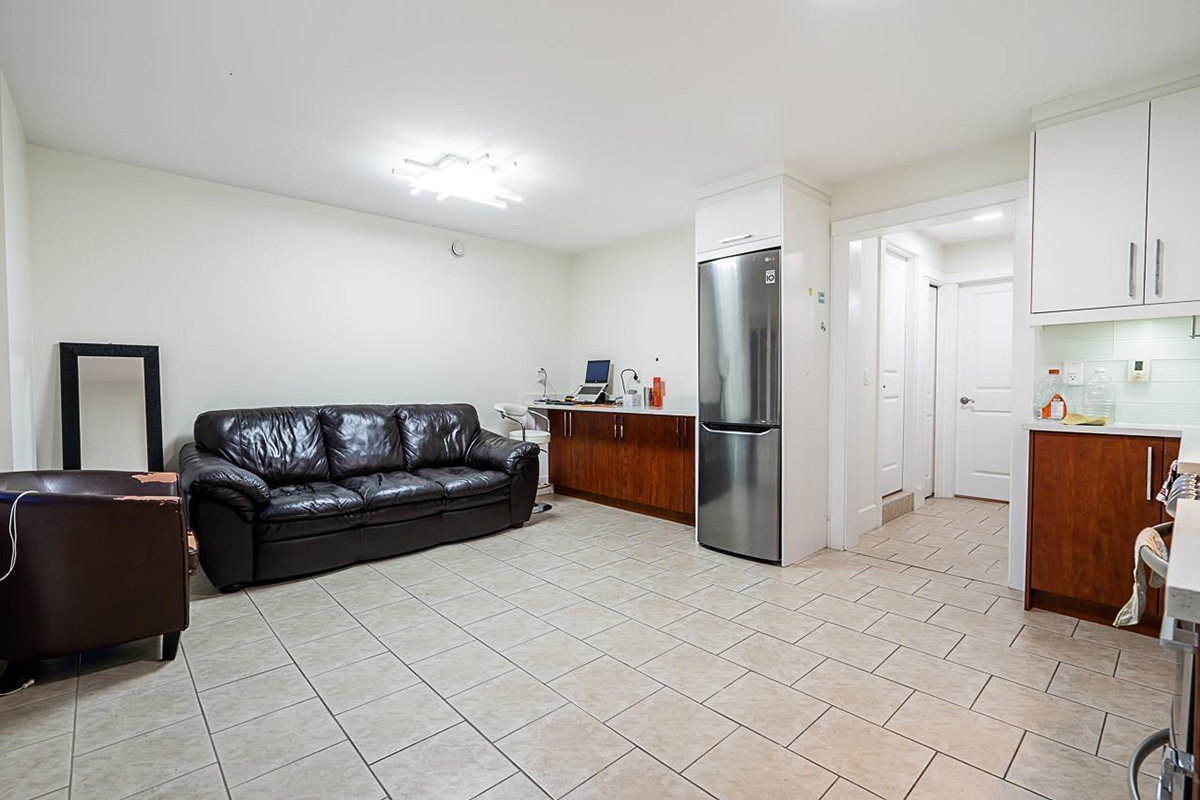 8768 Armstrong Avenue, Burnaby 32