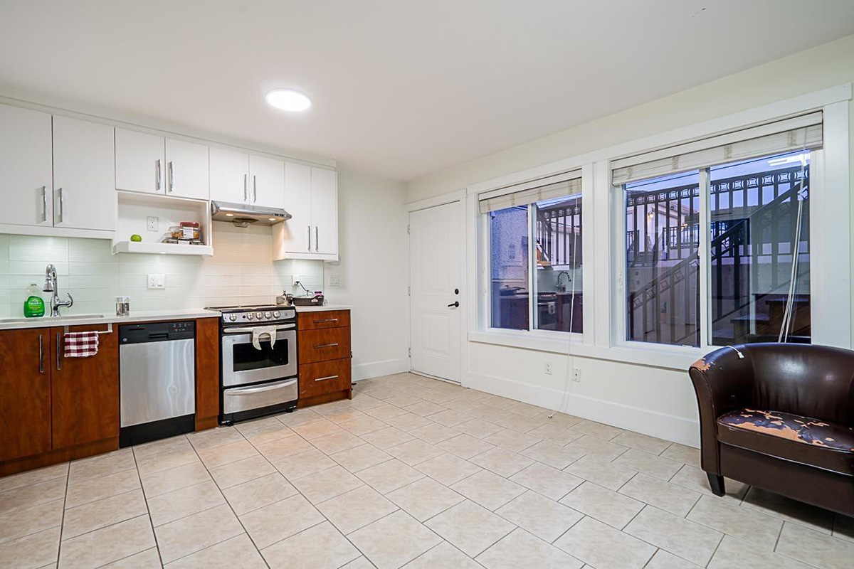 8768 Armstrong Avenue, Burnaby 33
