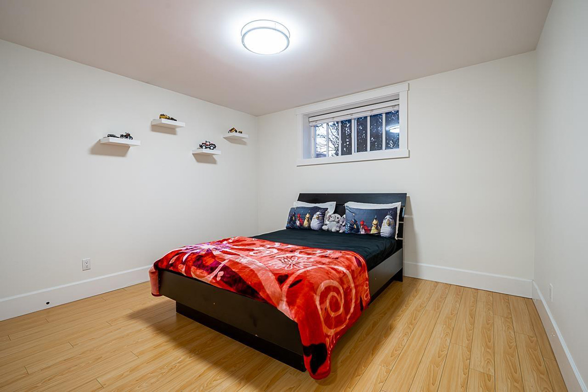 8768 Armstrong Avenue, Burnaby 34