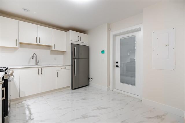 2970 VENABLES STREET VANCOUVER 32
