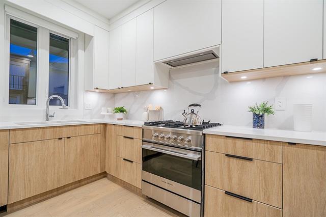 2972 VENABLES STREET VANCOUVER 11