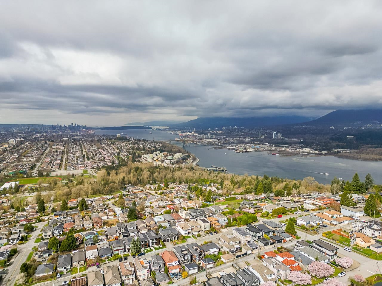37 GROSVENOR AVENUE 6
