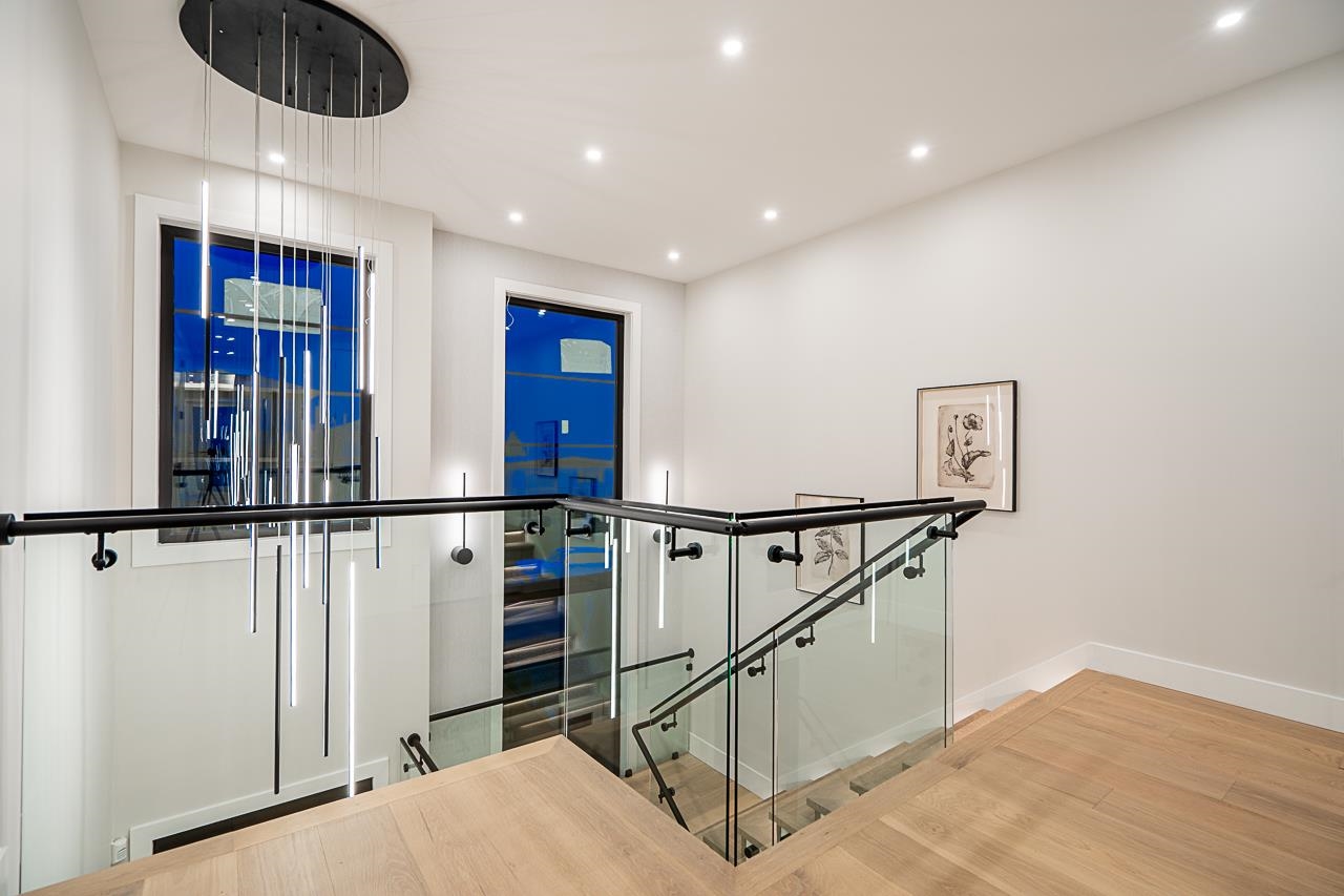 81 GROSVENOR AVENUE 16